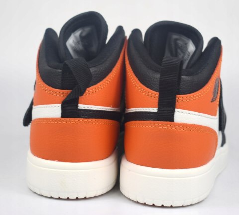 Nike buty dziecięce sneakersy Sky Jordan 1 (PS) BQ7197 008 roz. 32